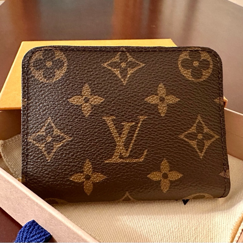 Louis Vuitton monogram zippy coin wallet